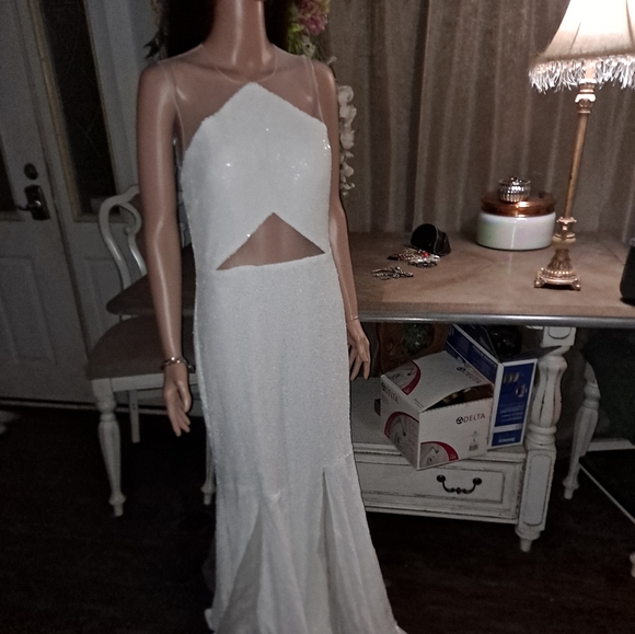 Mignon Dresses & Skirts - Mignon gown, beautiful 😍  size 8